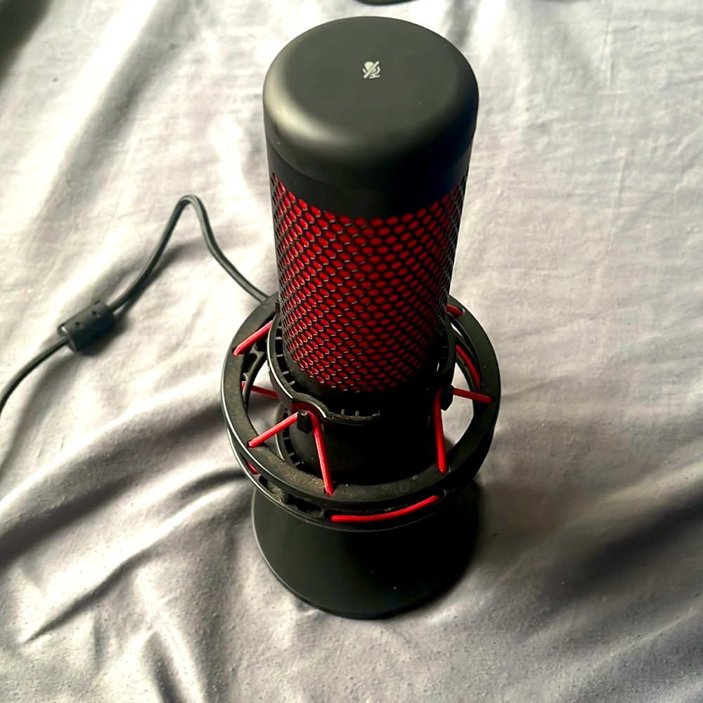 Hyper x Quad-cast nothing is wrong with it I have all the wires to it as well